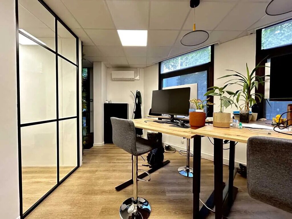 Location Bureaux 134 m² - Photo 1