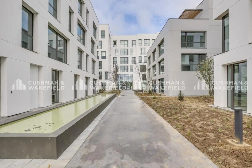 Office in Massy to rent - Building Photo - Image 2 of 19