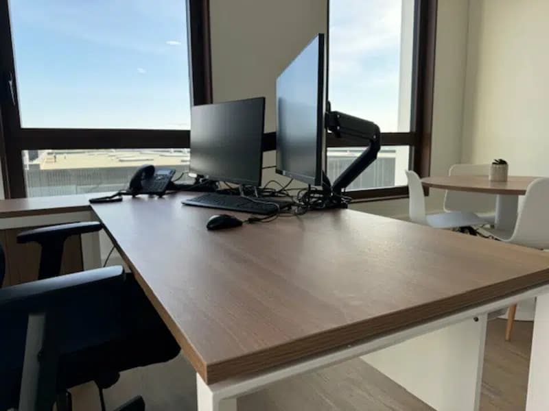 Office in Genas to rent Interior Photo- Image 1 of 6