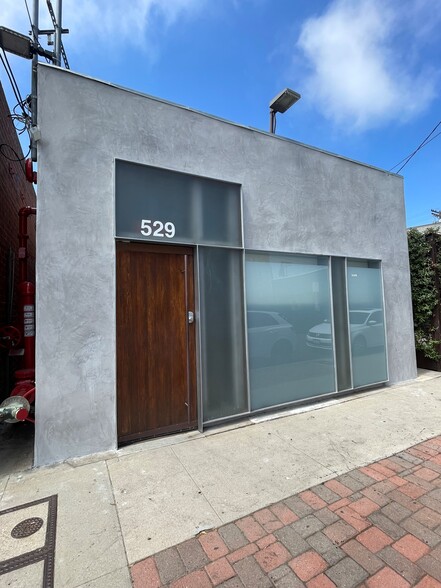 529 Victoria Ave, Venice, CA for rent - Building Photo - Image 1 of 7