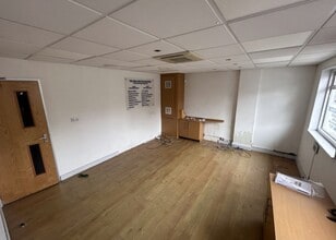 100 Wembley Park Dr, Wembley to rent Interior Photo- Image 2 of 5