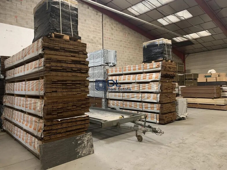 Industrial in Wissous to rent - Interior Photo - Image 1 of 5