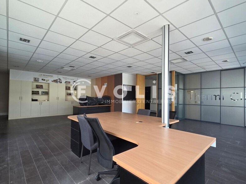 Office in Villejuif to rent - Interior Photo - Image 2 of 10