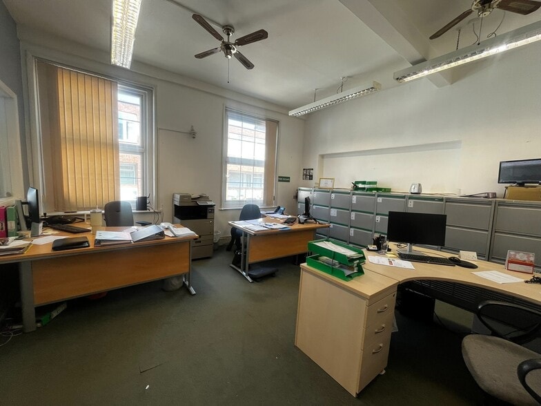 103-103B High St, Maidenhead for sale - Interior Photo - Image 1 of 8