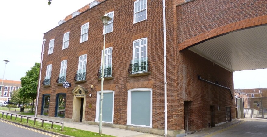 Parkway, Welwyn Garden City for sale Primary Photo- Image 1 of 1