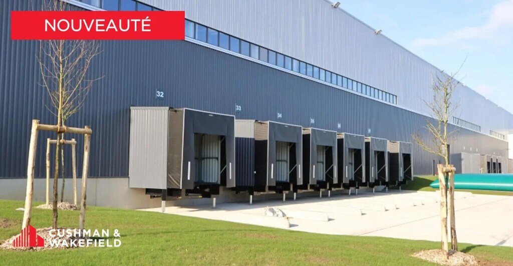 Location Entrepôt 5 600 m² - Photo 1