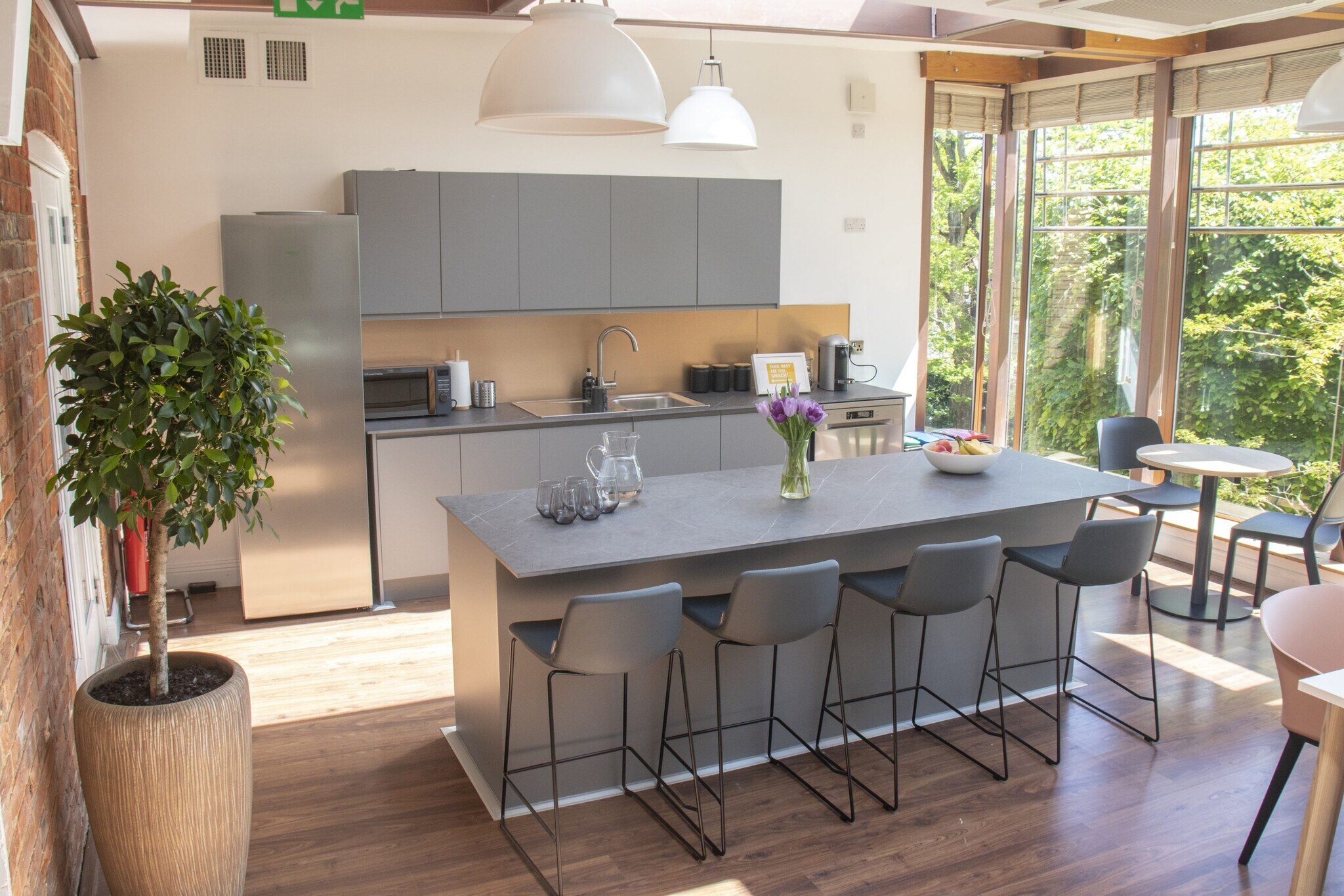 West St, Farnham to rent Interior Photo- Image 1 of 9