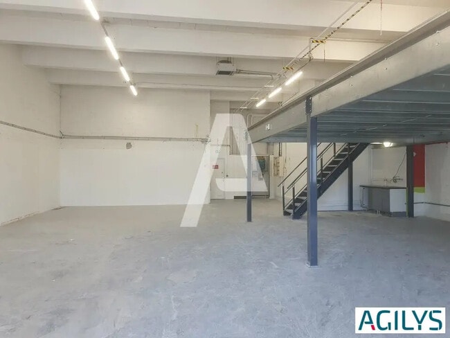 Location Local d'activités 206 m²