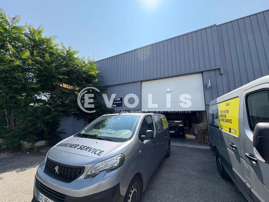 Light Industrial in Vénissieux to rent Building Photo- Image 1 of 18