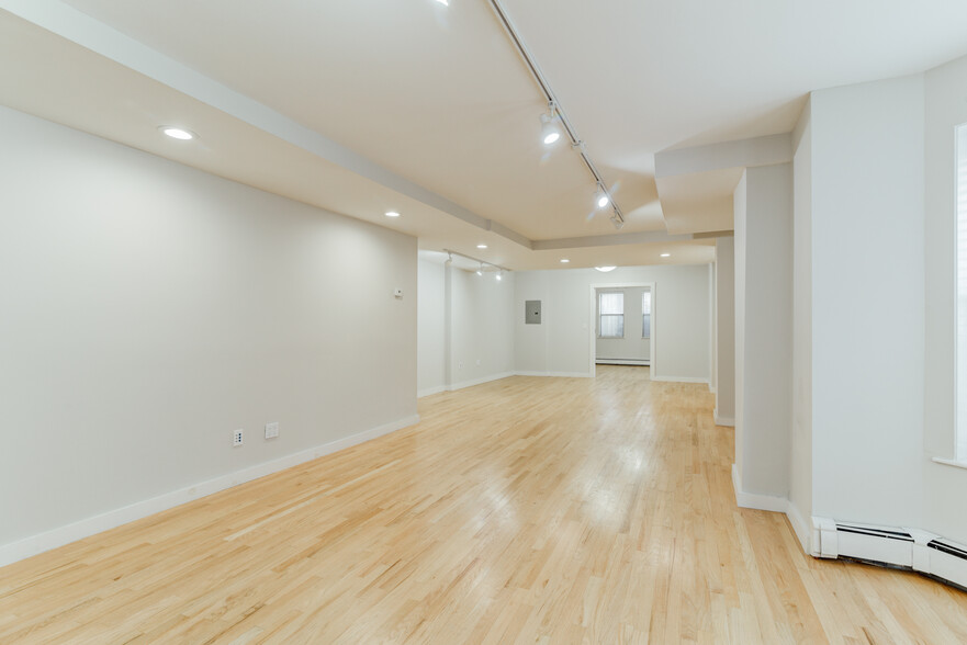 489 Jersey Ave, Jersey City, NJ for rent - Interior Photo - Image 1 of 34