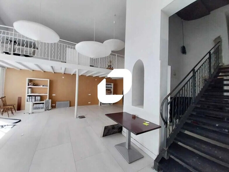 Retail in Bordeaux for sale - Interior Photo - Image 2 of 7