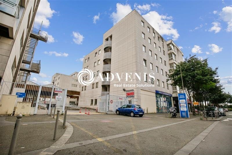 Office in Garges Les Gonesse to rent Building Photo- Image 1 of 12
