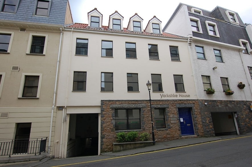 Le Truchot, Guernsey for sale - Primary Photo - Image 1 of 1