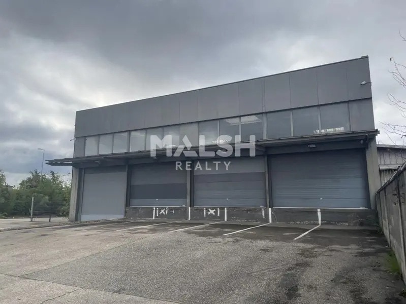 Light Industrial in Saint-Priest to rent Building Photo- Image 1 of 6