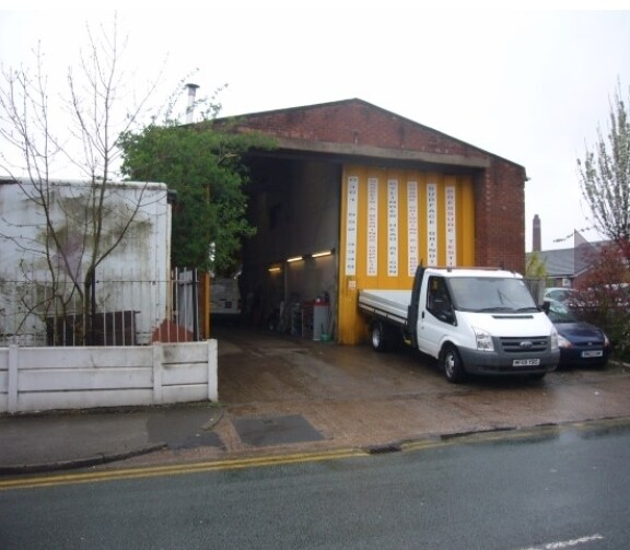 12-14 Thompson Ln, Oldham for sale Primary Photo- Image 1 of 1