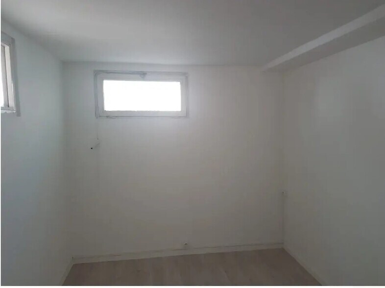Office in Saint-Denis to rent - Building Photo - Image 3 of 10