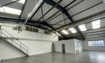 203 Torrington Ave, Coventry to rent Interior Photo- Image 1 of 2