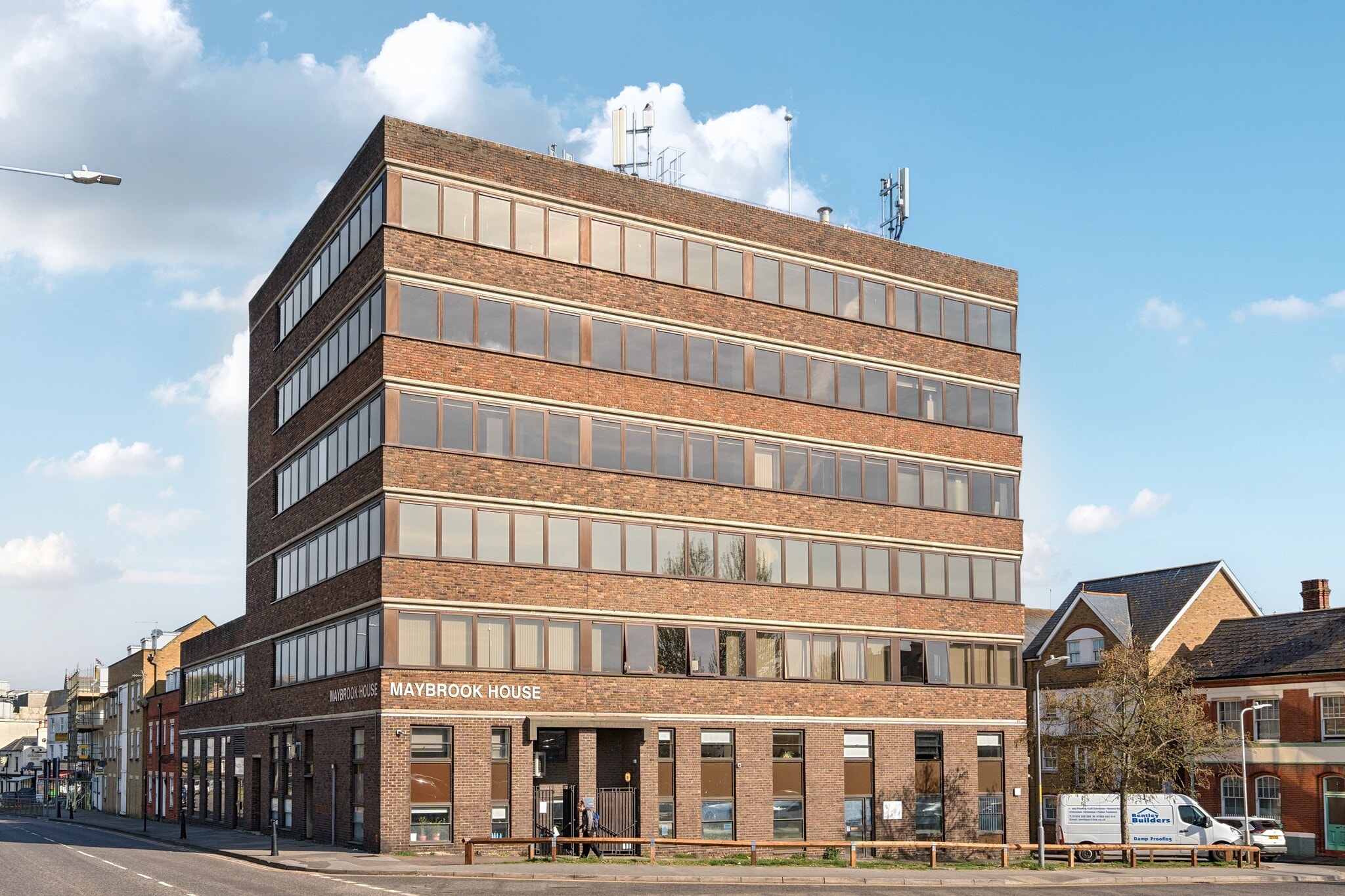 Queens Gdns, Dover to rent Building Photo- Image 1 of 4