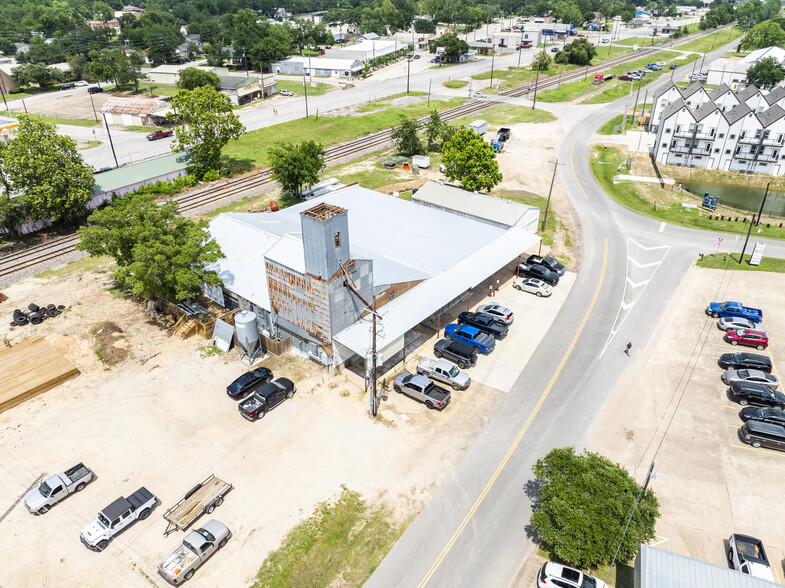 2614 Washington St, Waller, TX for rent - Building Photo - Image 3 of 7