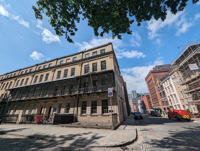 9 Queen Sq, Bristol to rent - Building Photo - Image 3 of 8