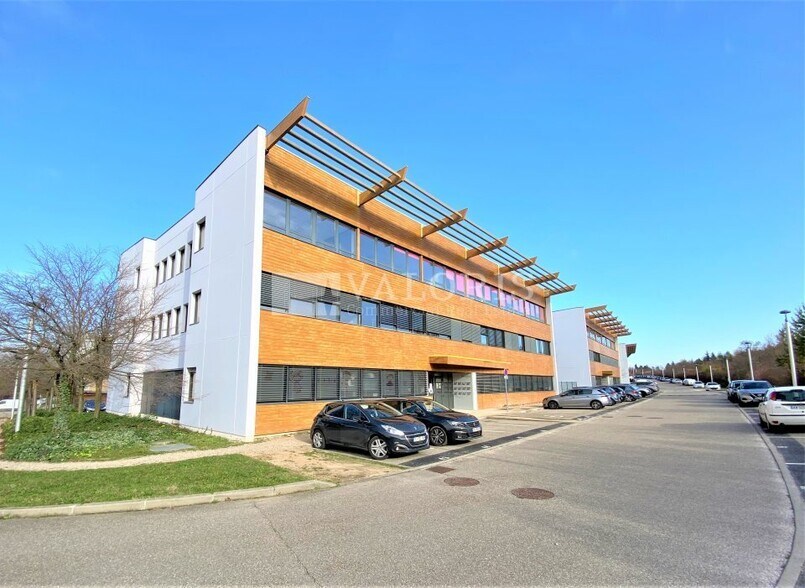 97 Allée Alexandre Borodine, Saint-Priest to rent - Building Photo - Image 2 of 7