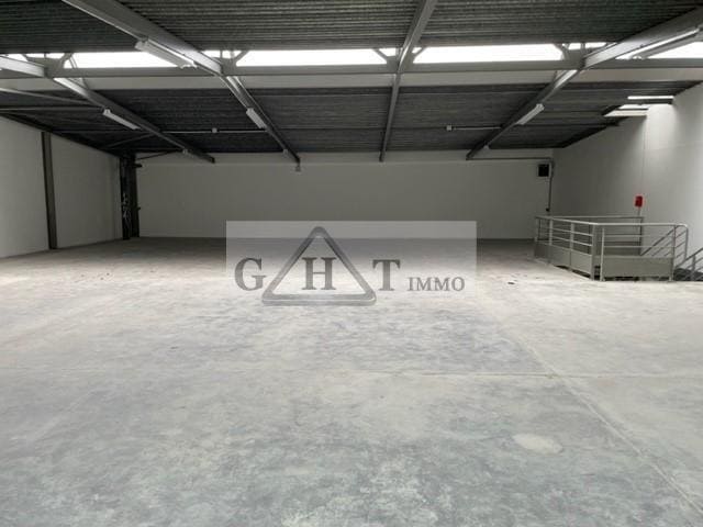 Industrial in Morangis to rent - Interior Photo - Image 3 of 7