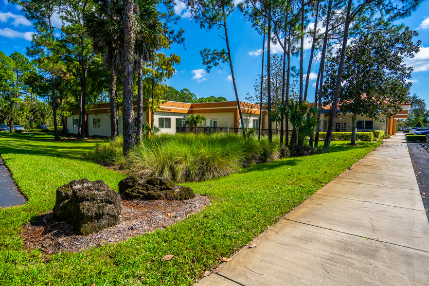 1900 Mason Ave, Daytona Beach, FL for sale - Primary Photo - Image 1 of 1