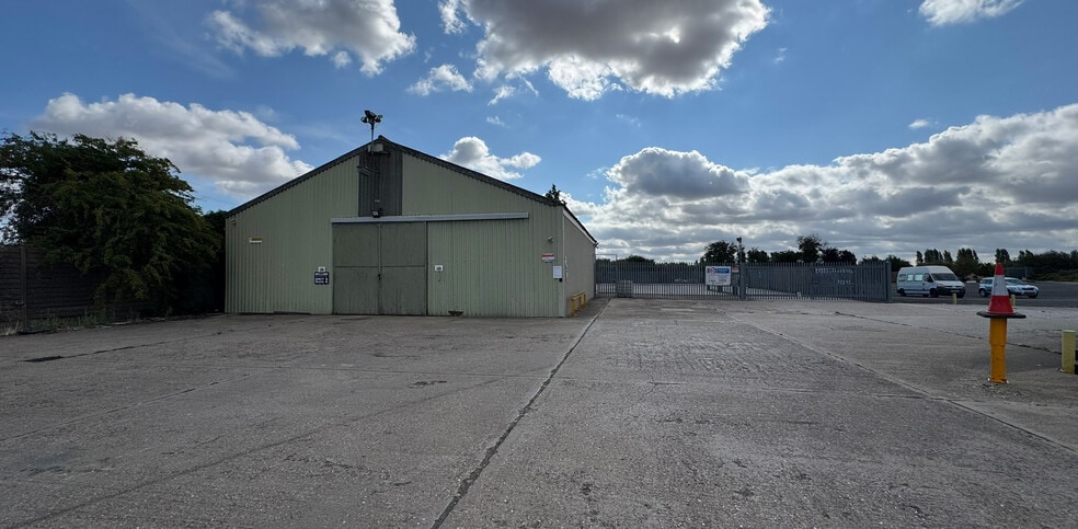 8 Spalding Drove, Spalding to rent - Building Photo - Image 2 of 7
