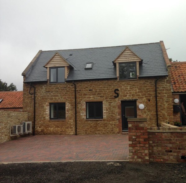 Finedon Rd, Finedon for sale - Primary Photo - Image 1 of 1