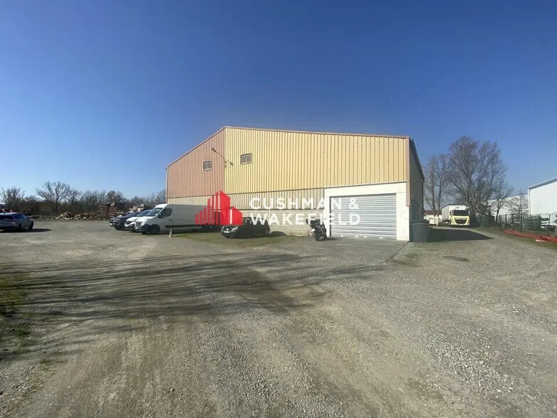 7 Bis Avenue De Pradié, Portet-sur-Garonne to rent - Building Photo - Image 3 of 9