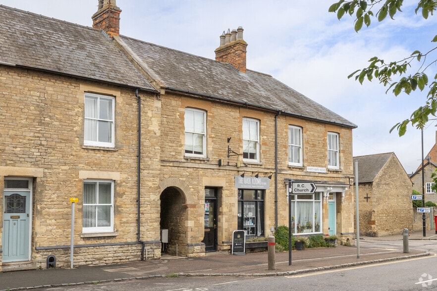 4 Dartmouth Rd, Olney to rent - Primary Photo - Image 1 of 17