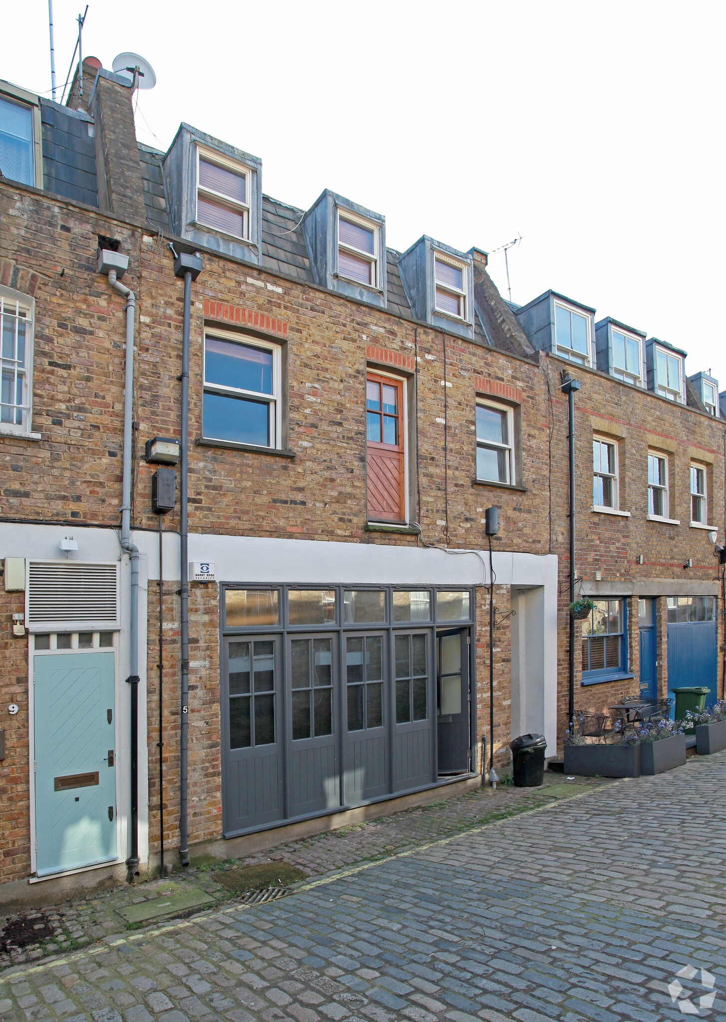 8 Junction Mews, London to rent Building Photo- Image 1 of 6