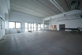 Light Industrial in Champagne-au-Mont-d'Or to rent Interior Photo- Image 2 of 12