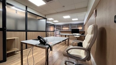 Light Industrial in Pantin for sale Interior Photo- Image 2 of 3