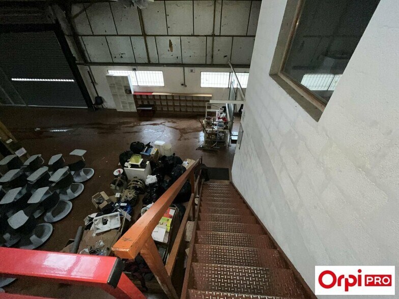 Light Industrial in SAINT-SYMPHORIEN-D'OZON to rent - Building Photo - Image 2 of 18