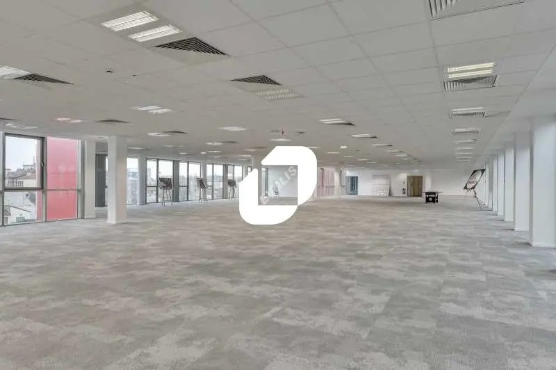 Light Industrial in Saint-Denis to rent Building Photo- Image 1 of 9