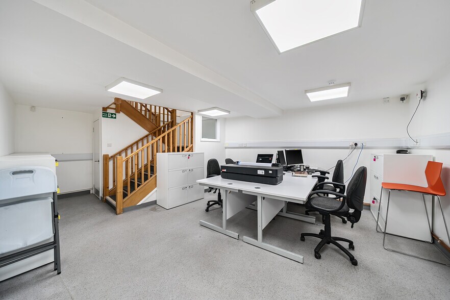 8 Tyers Gate, London for sale - Interior Photo - Image 2 of 8