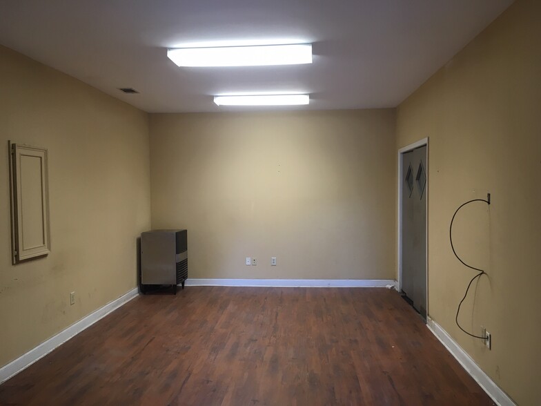 852 Martin Luther King Jr Blvd, Macon-Bibb, GA for rent - Building Photo - Image 3 of 13