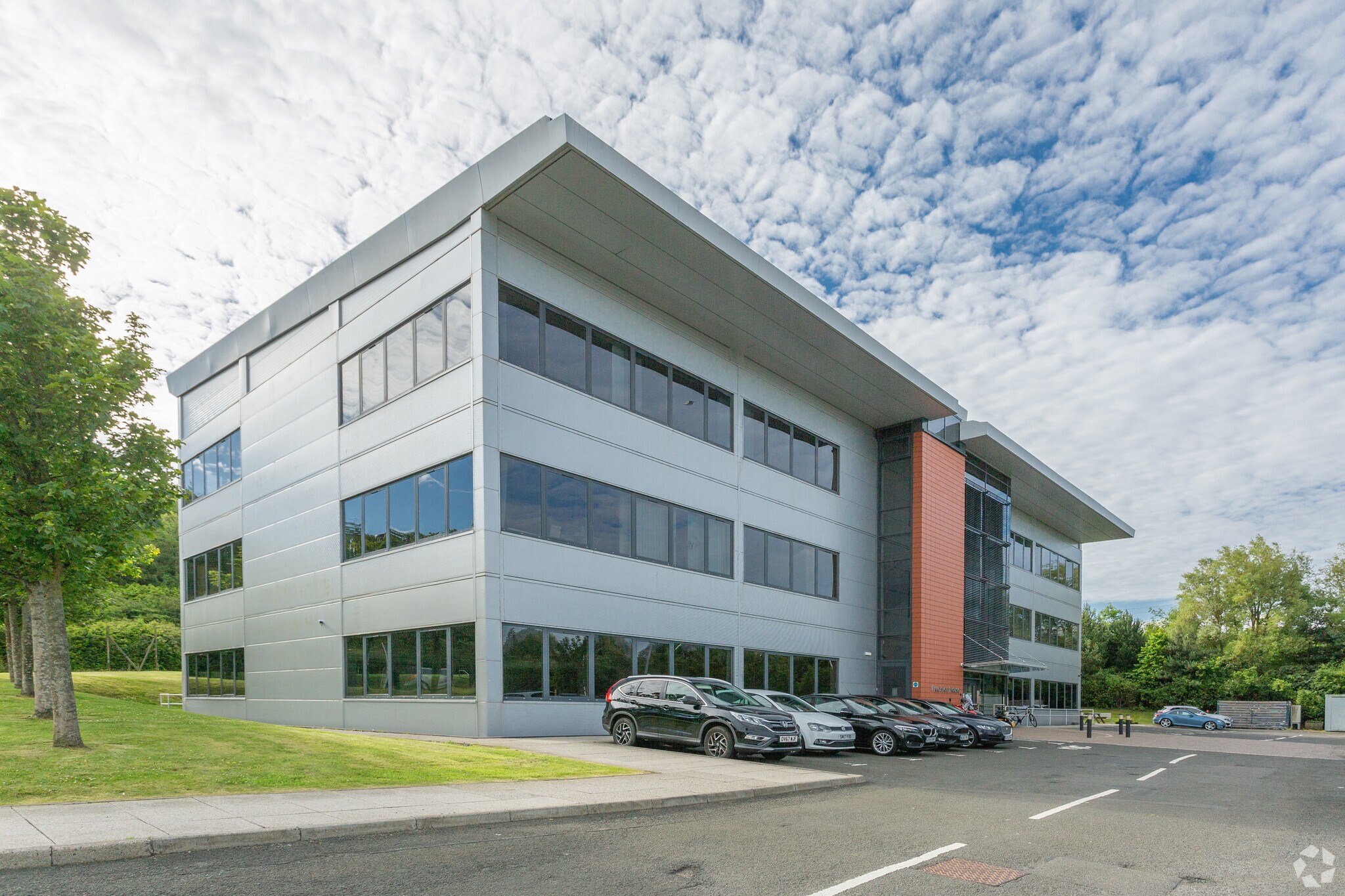 8 McNeil Dr, Holytown for sale Primary Photo- Image 1 of 1