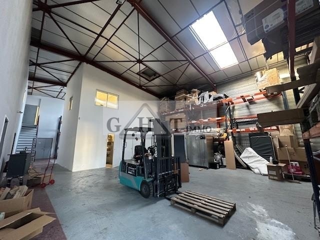 Industrial in Sainte-Geneviève-des-Bois to rent - Interior Photo - Image 1 of 8