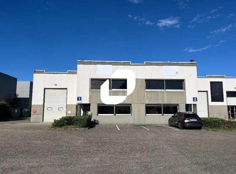 Light Industrial in Décines-Charpieu to rent Building Photo- Image 1 of 38