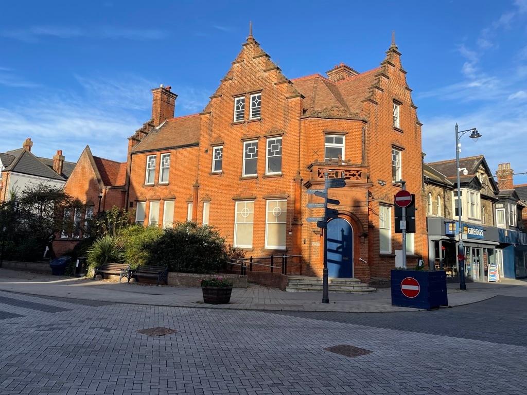 33 Hamilton Rd, Felixstowe to rent Building Photo- Image 1 of 5