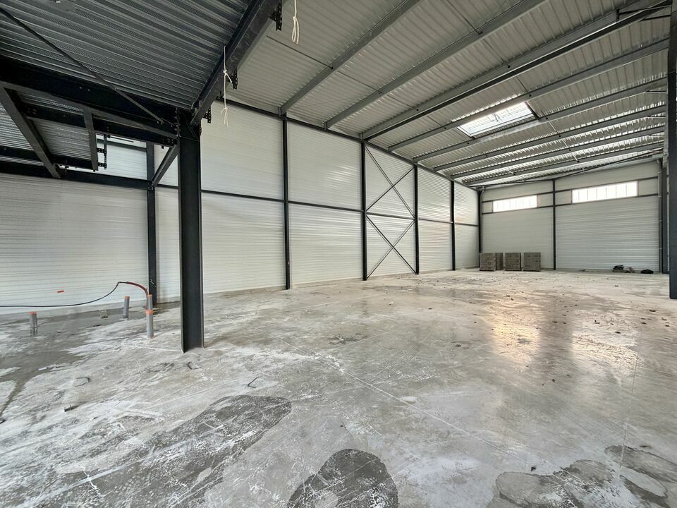 Light Industrial in Viarmes to rent Building Photo- Image 1 of 10