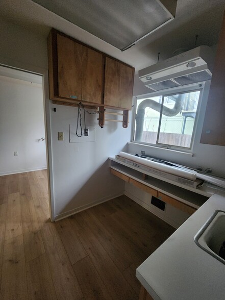 114 Birch St, Redwood City, CA for rent - Building Photo - Image 3 of 8