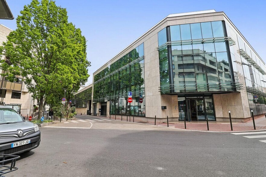 14-16 Rue Clément Bayard, Levallois-Perret to rent - Building Photo - Image 1 of 8