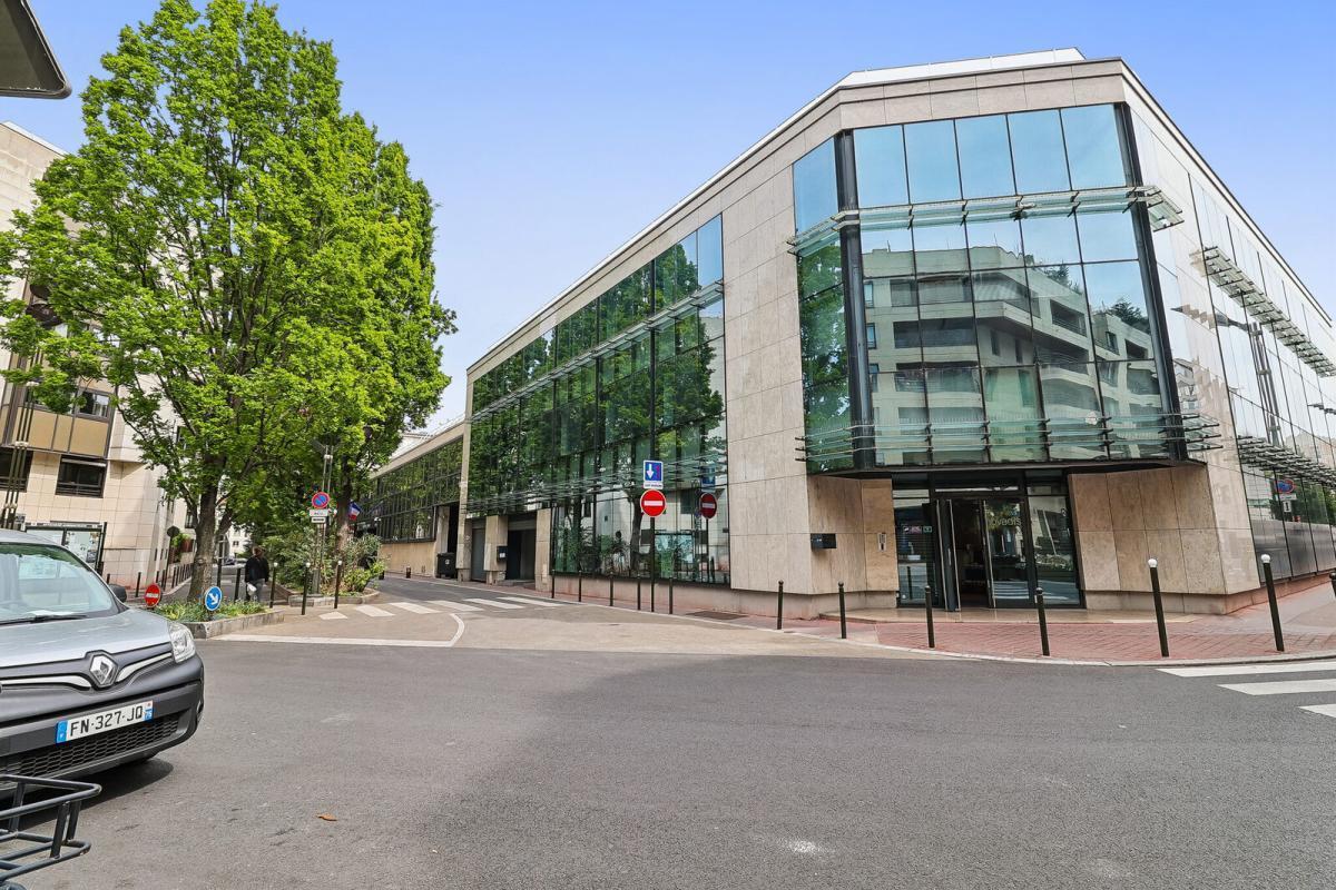 14-16 Rue Clément Bayard, Levallois-Perret to rent Building Photo- Image 1 of 9