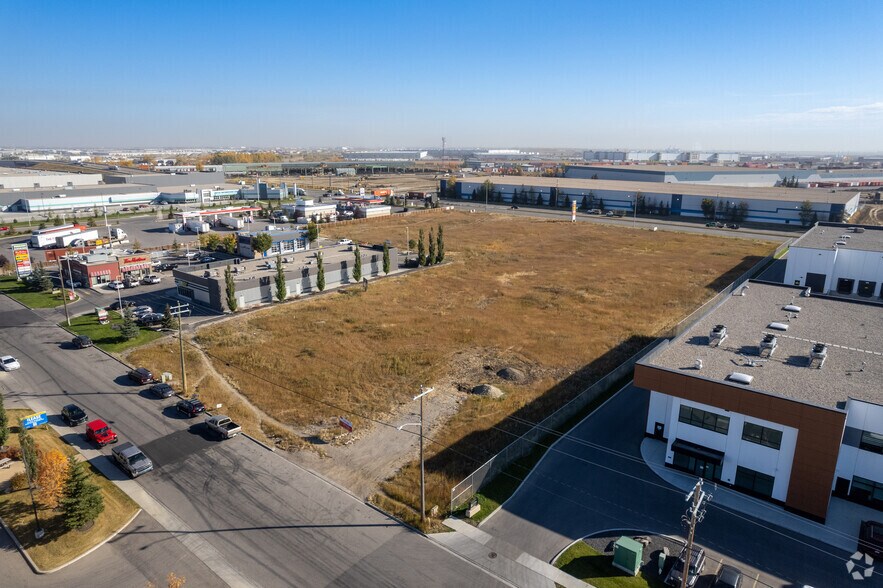 10906 50th St SE, Calgary, AB for sale - Building Photo - Image 1 of 4