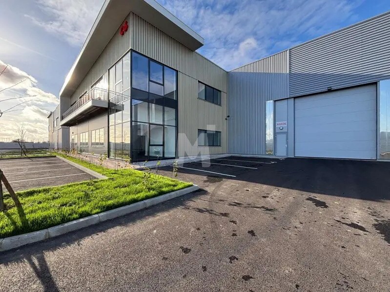 Light Industrial in Villebon-sur-Yvette for sale Building Photo- Image 1 of 11