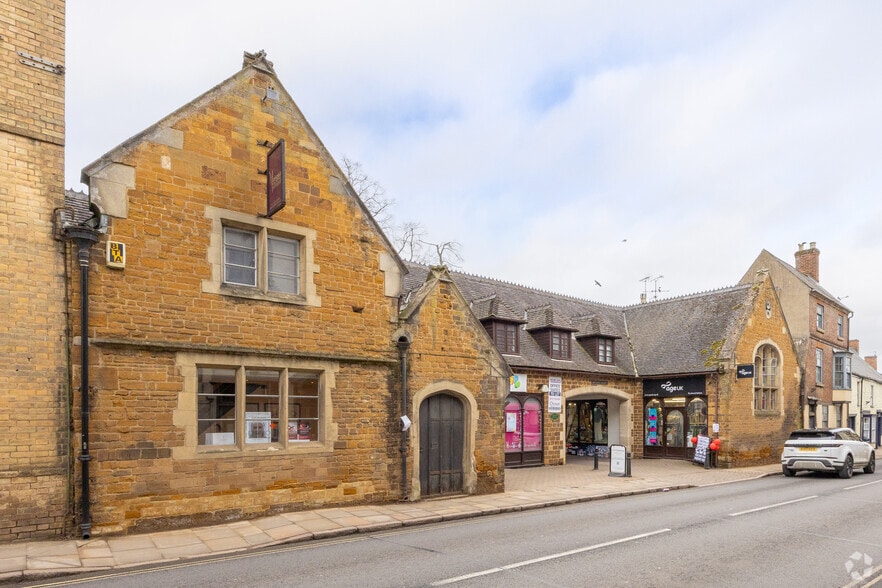 82-84 Watling St E, Towcester to rent - Building Photo - Image 3 of 6