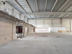 Industrial in Maurepas to rent Building Photo- Image 2 of 3